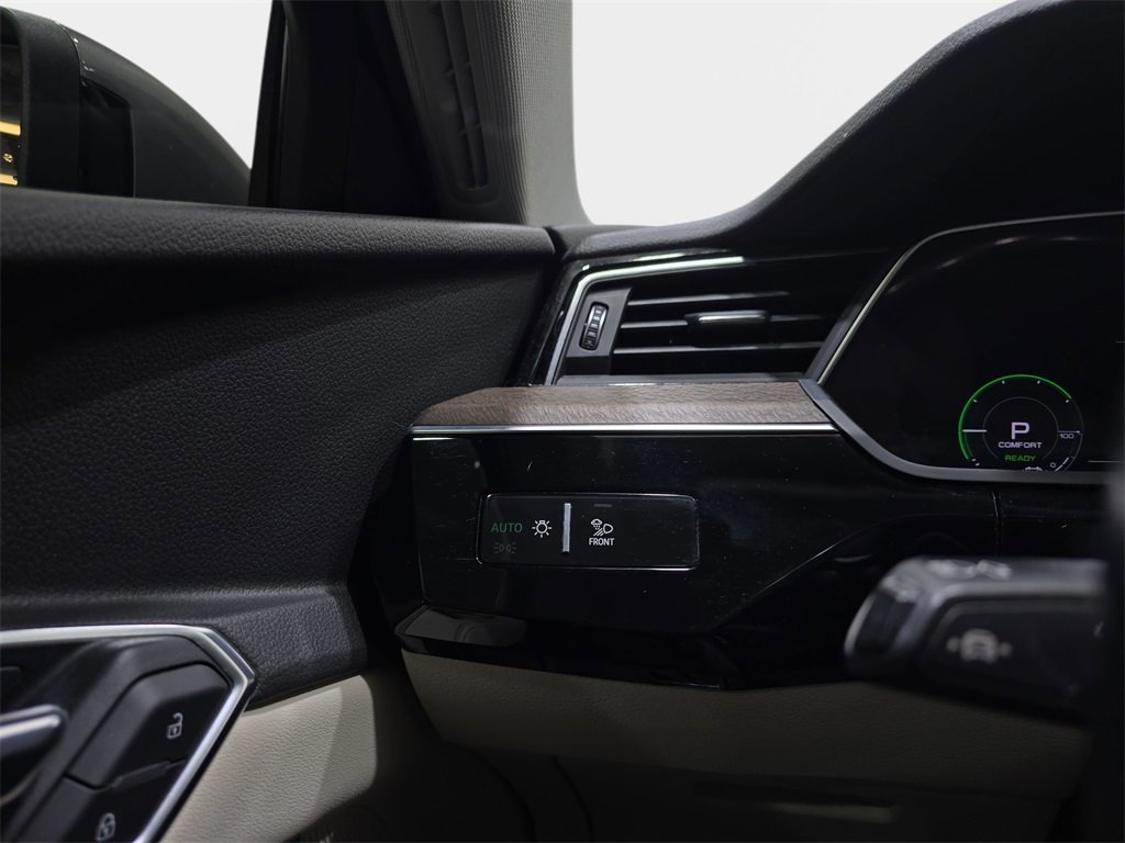 Used 2021 Audi e-tron Premium Plus w/ Premium Plus Package image 27