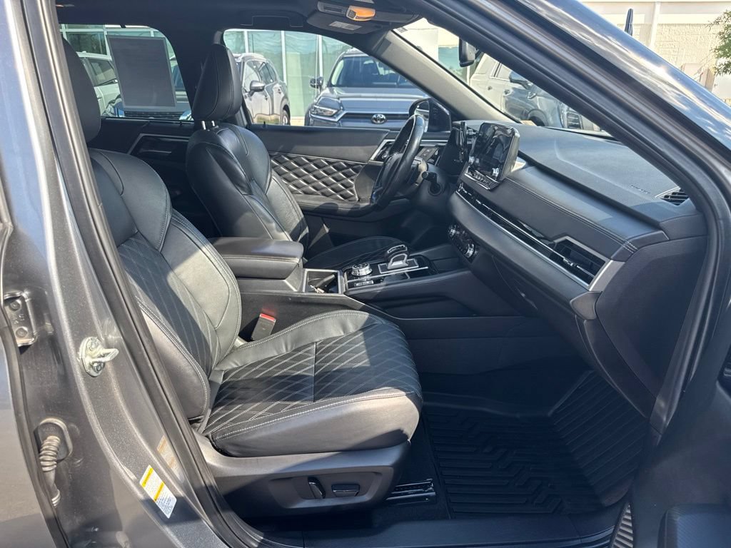 Used 2023 Mitsubishi Outlander SEL Black Edition AWD/4WD image 16