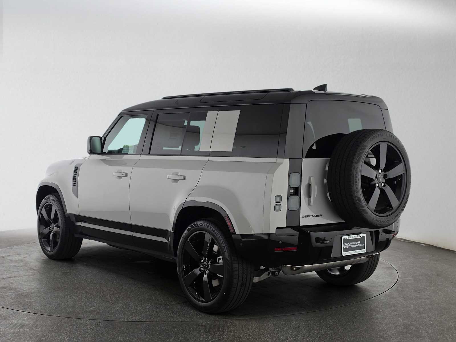 New 2026 Land Rover Defender 110 X-Dynamic SE AWD/4WD image 3
