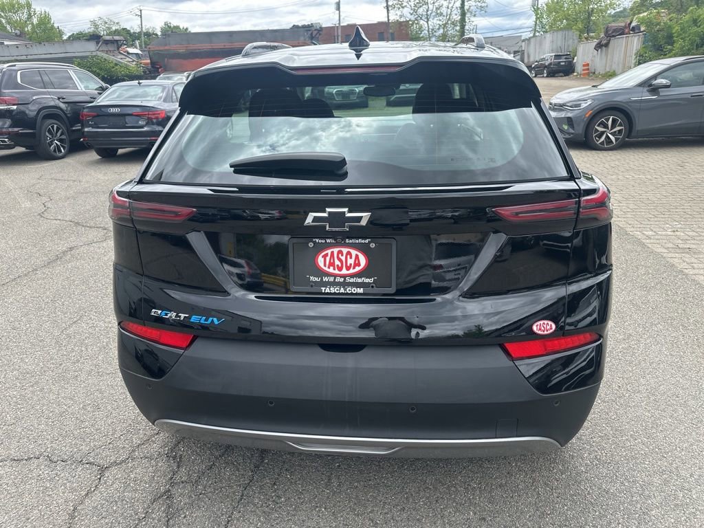 Used 2023 Chevrolet Bolt EUV LT w/ Convenience Package FWD image 5