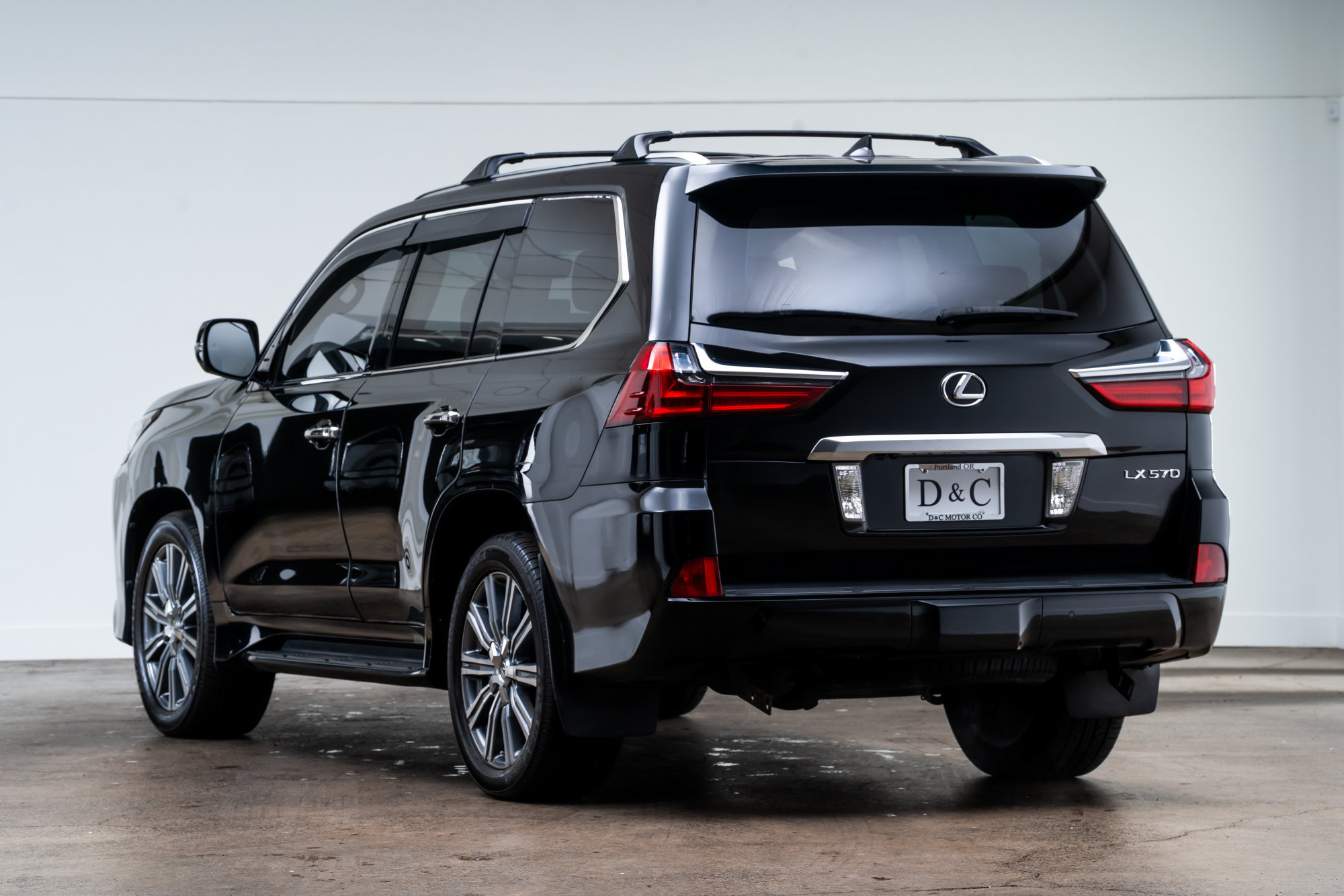 Used 2016 Lexus LX 570 4WD w/ Luxury Package image 5