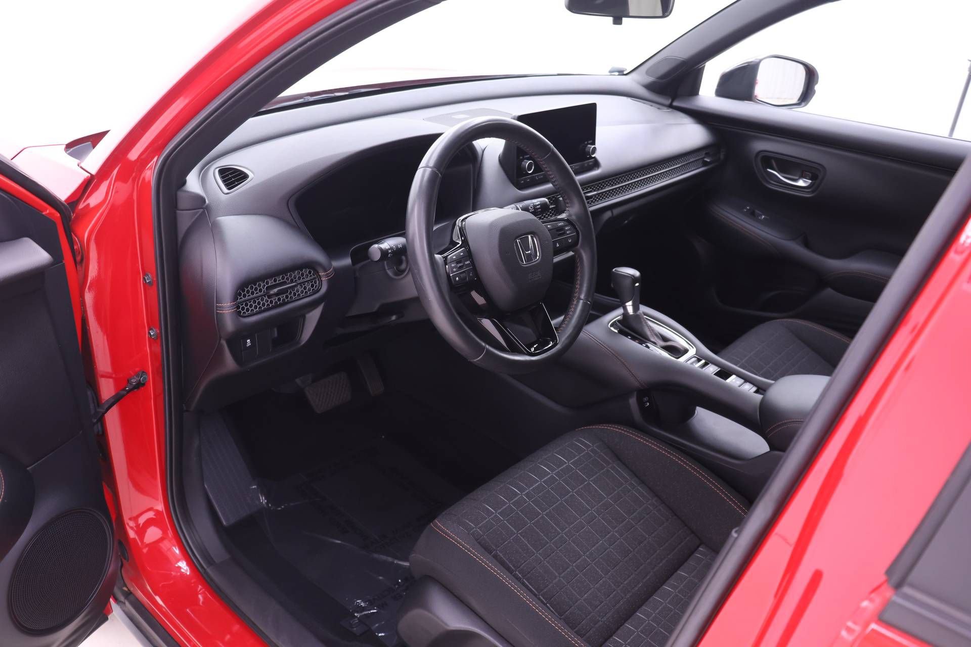 Used 2024 Honda HR-V Sport image 3