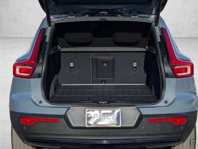 Used 2023 Volvo XC40 B5 Plus w/ Protection Package Premier image 6