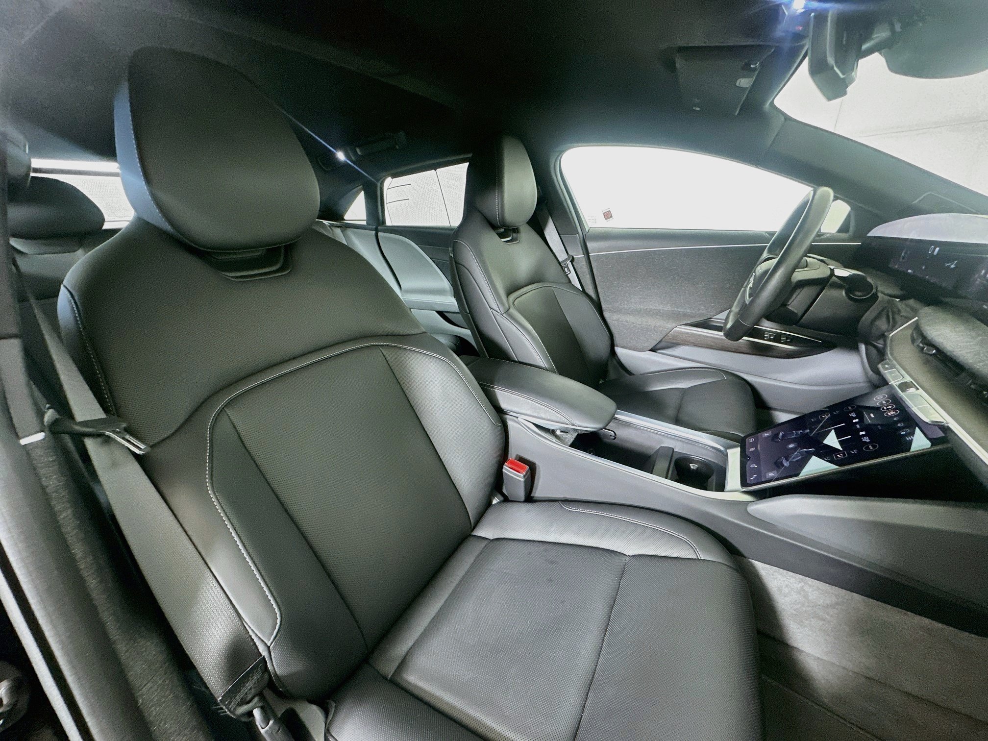 Used 2024 Lucid Air Touring AWD/4WD image 32
