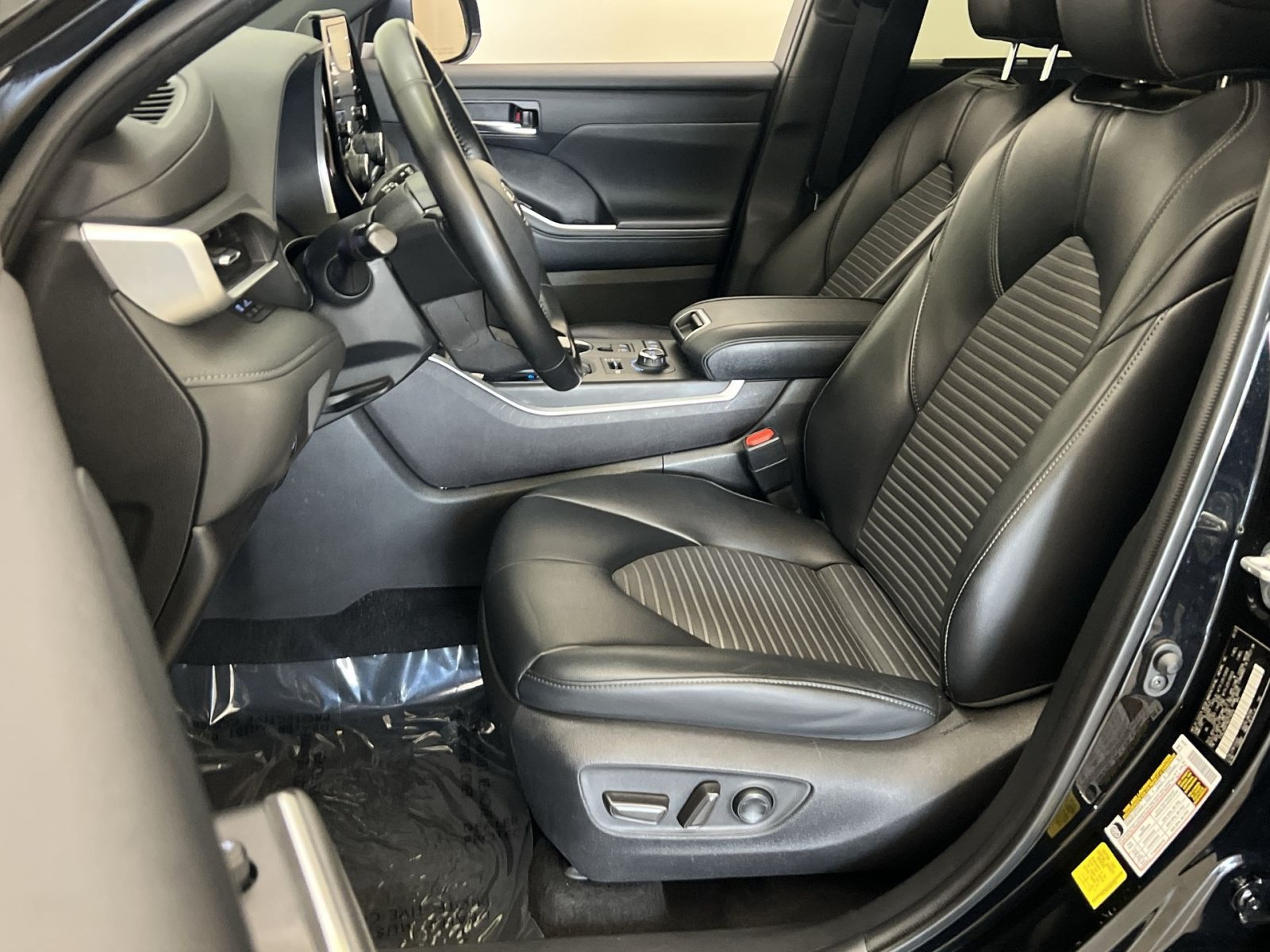 Used 2022 Toyota Highlander XSE AWD/4WD image 12
