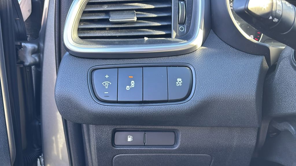 Used 2019 Kia Sorento LX image 15