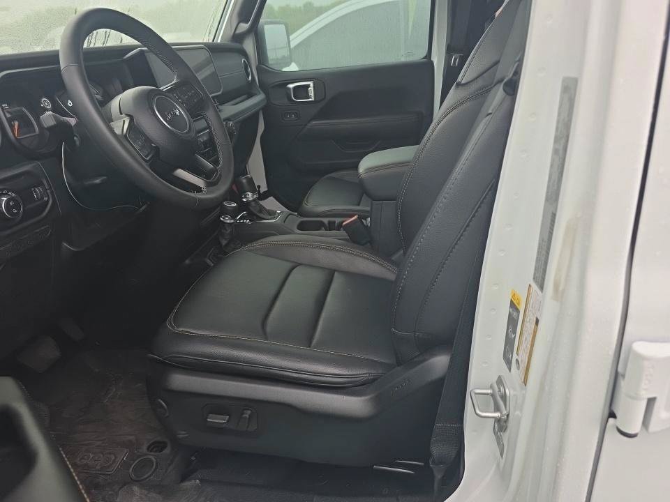 Used 2025 Jeep Gladiator Sport AWD/4WD image 7