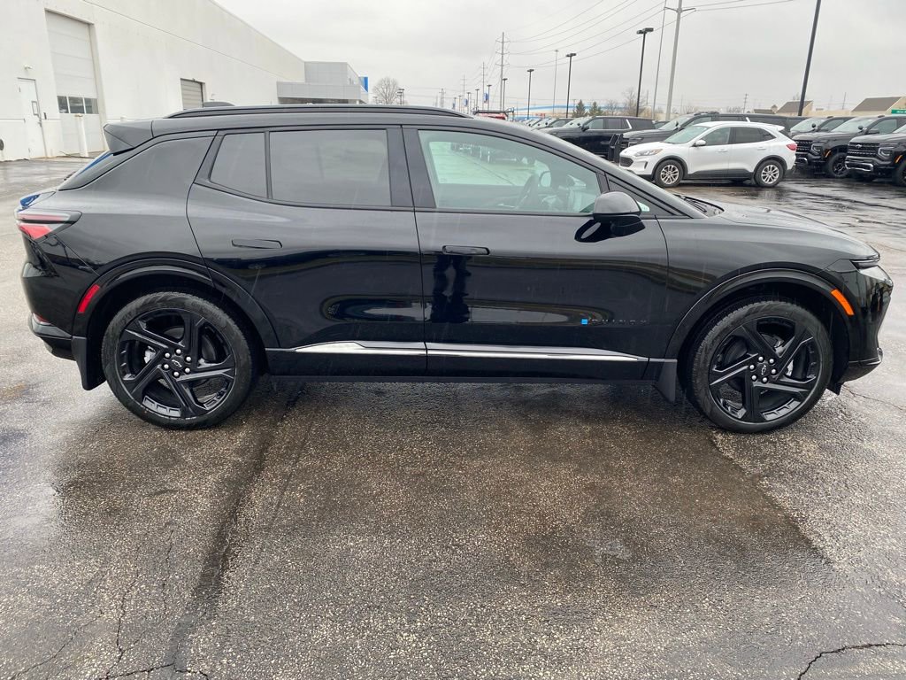 New 2025 Chevrolet Equinox EV RS image 8