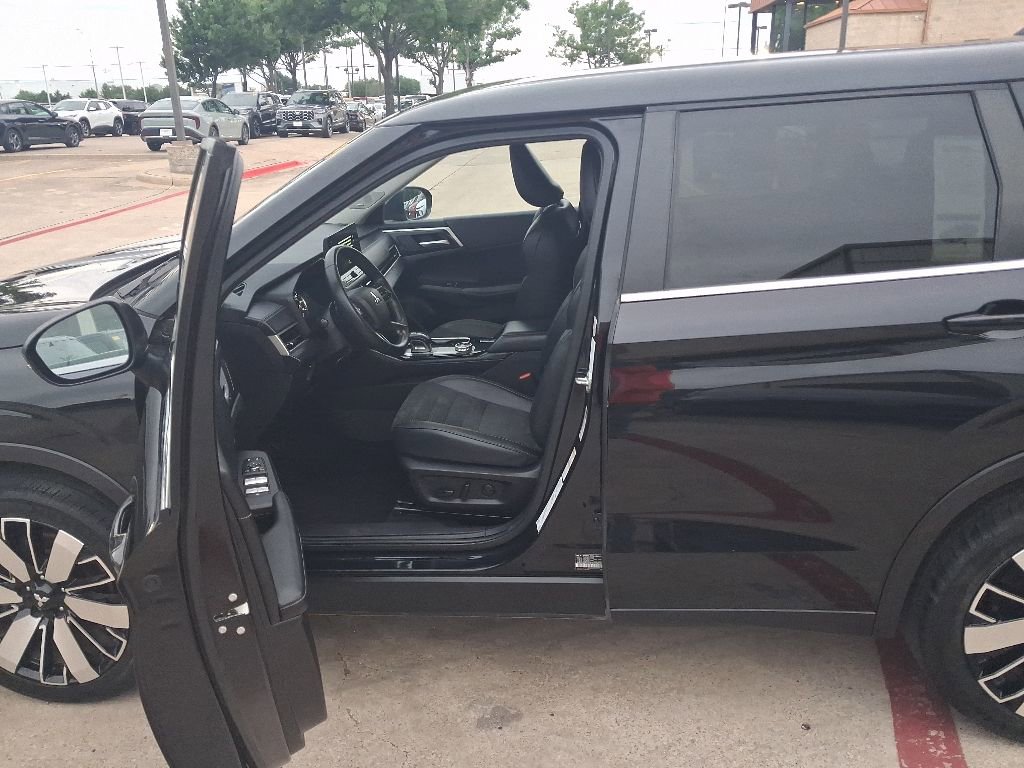 Used 2025 Mitsubishi Outlander SE FWD image 4