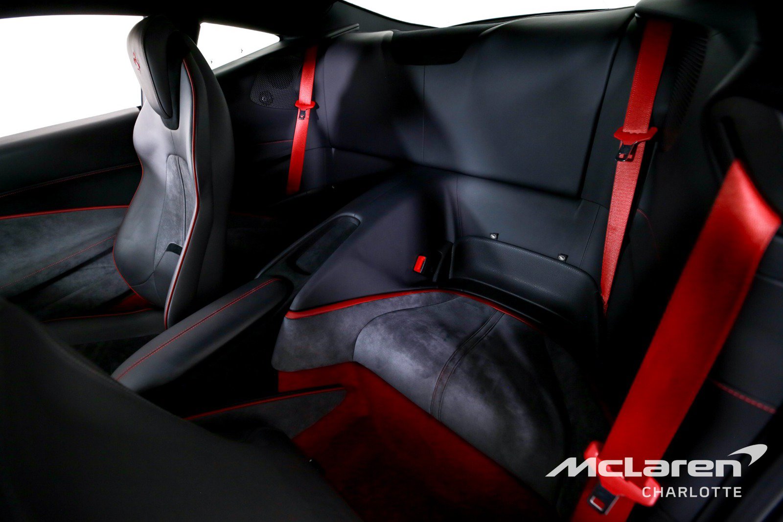 Used 2022 Ferrari Roma RWD image 16