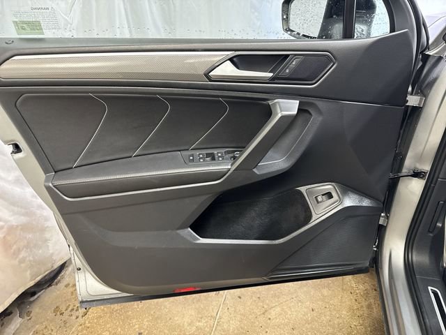 Used 2022 Volkswagen Tiguan SE R-Line image 21