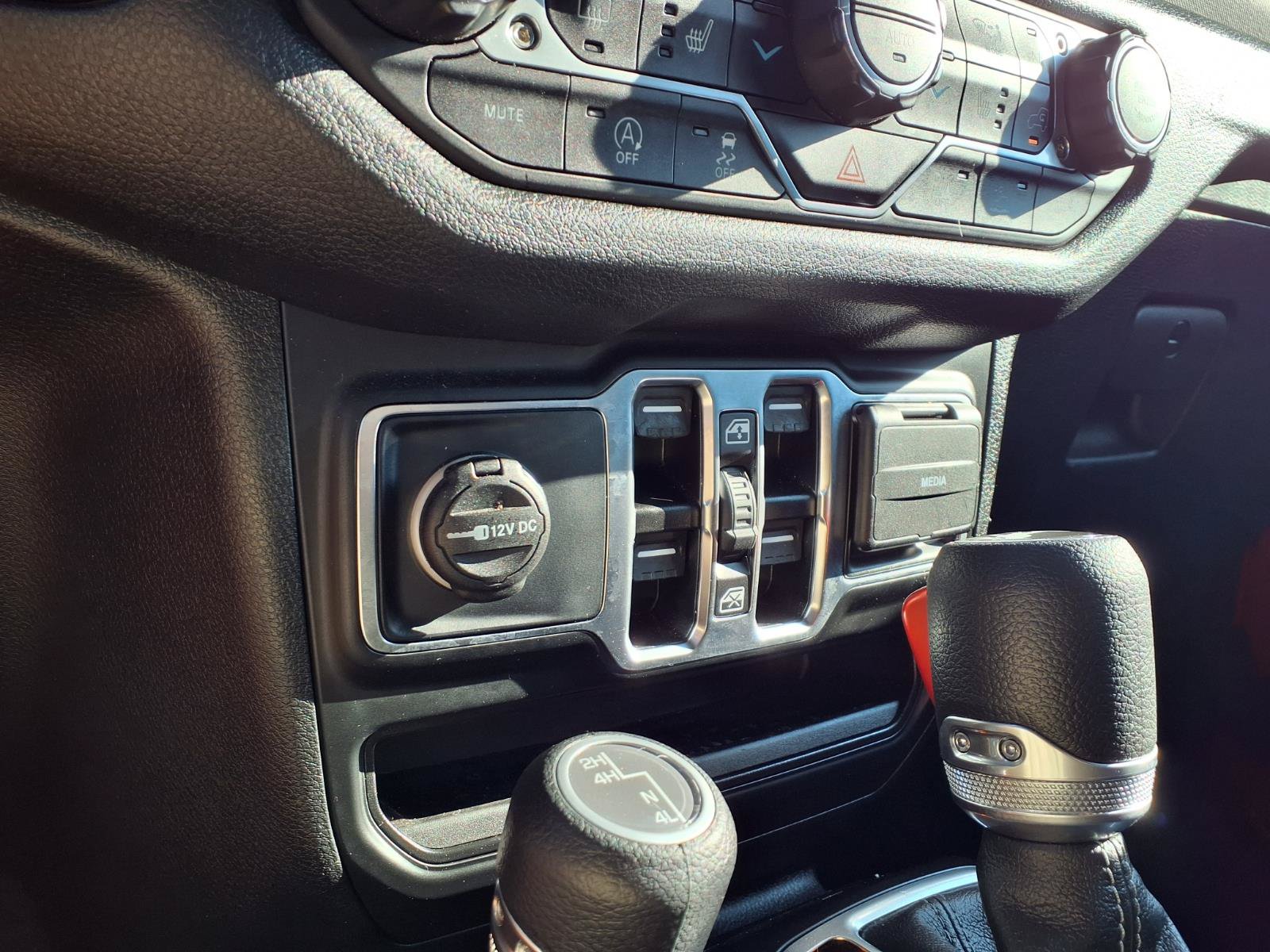 Used 2025 Jeep Wrangler Unlimited Sport AWD/4WD image 7