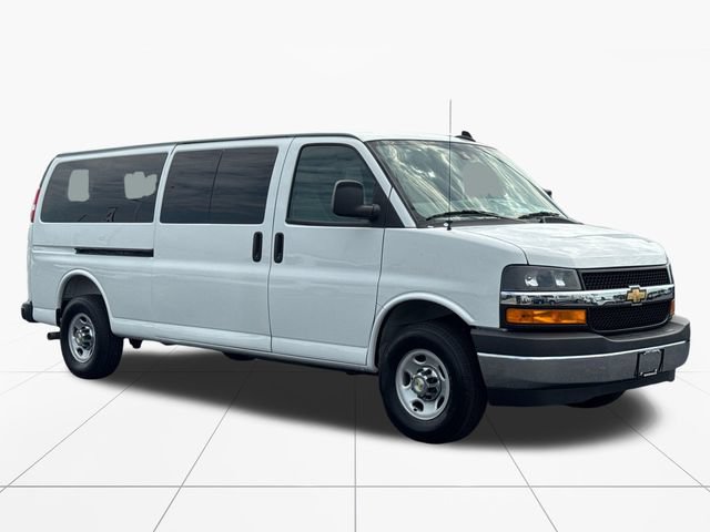 Used 2025 Chevrolet Express 3500 LT w/ LT Preferred Equipment Group RWD image 8