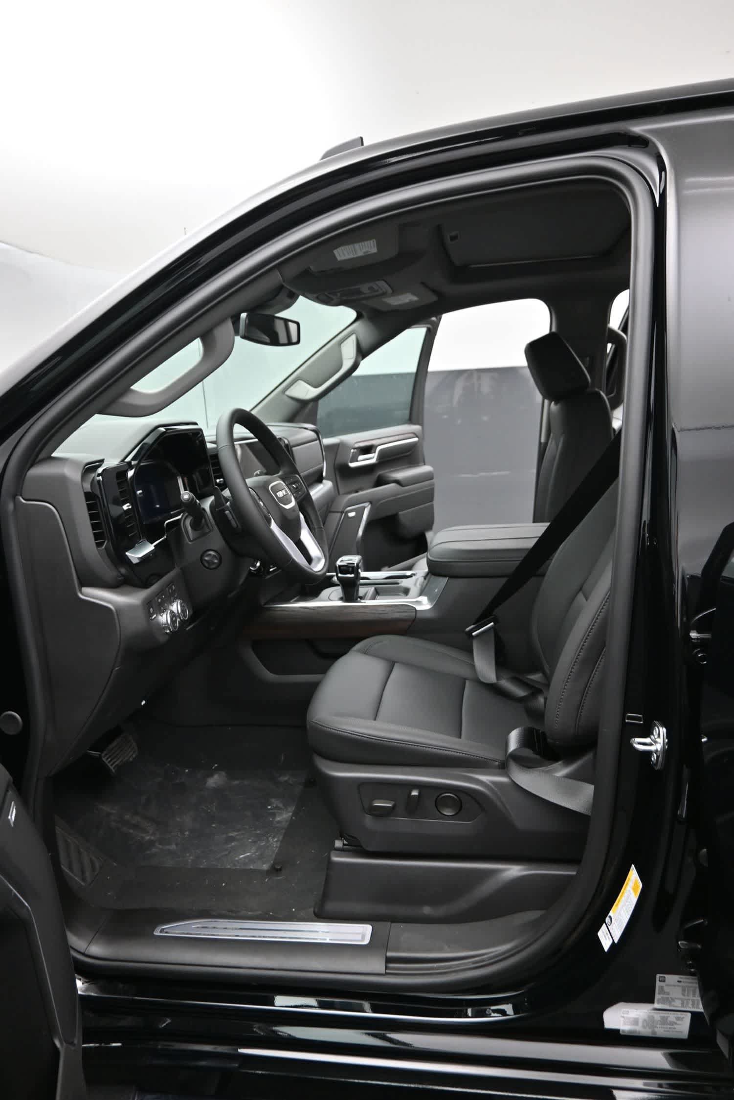 New 2026 GMC Sierra 1500 SLT w/ SLT Premium Package AWD/4WD image 16