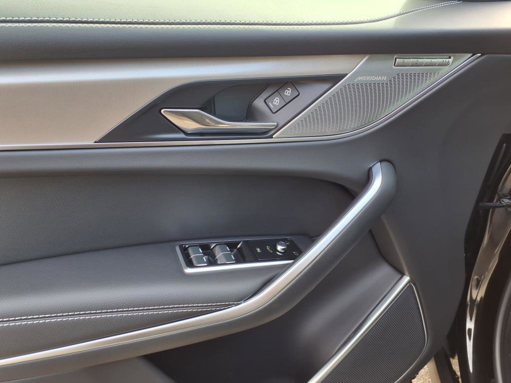 New 2026 Jaguar F-PACE R-Dynamic S image 10