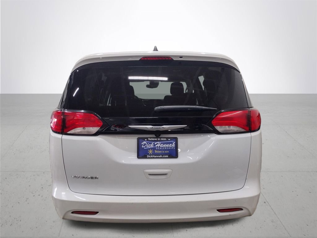 Used 2023 Chrysler Voyager LX image 14