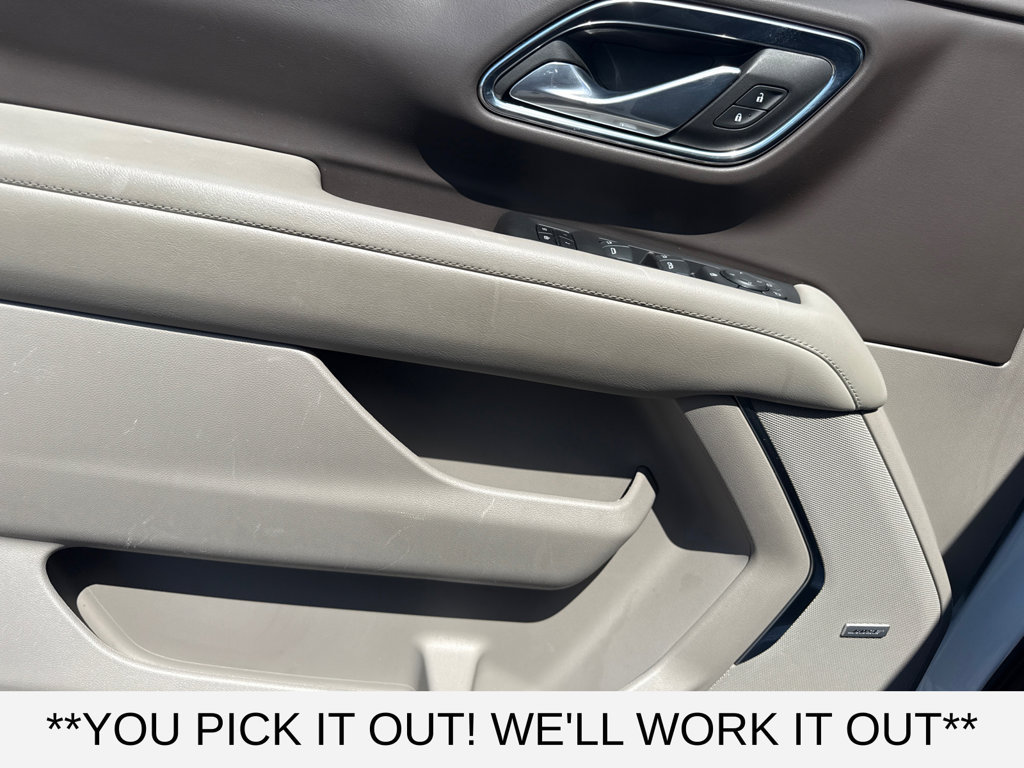 Used 2024 Chevrolet Suburban LT RWD image 11