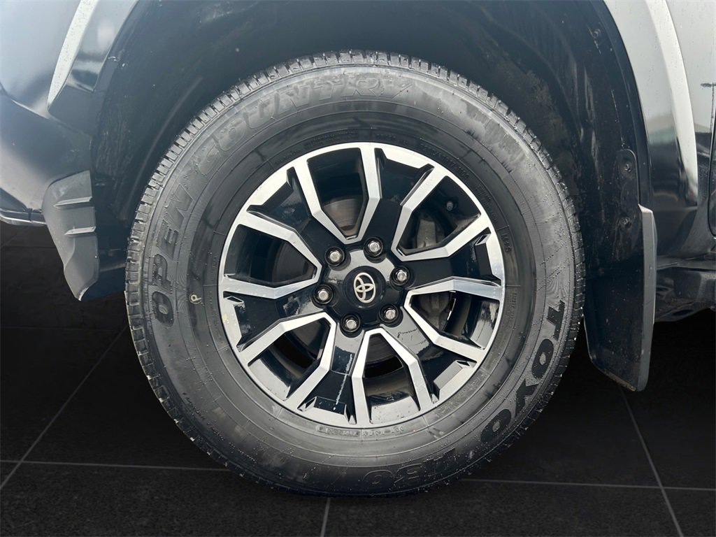 Used 2023 Toyota Tacoma TRD Sport w/ Technology Package image 9