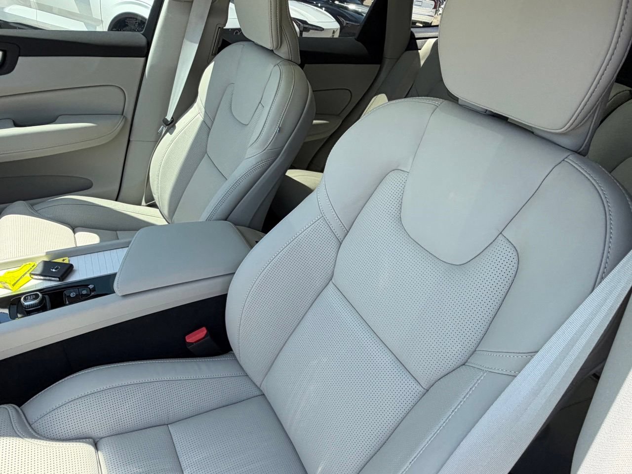 New 2026 Volvo XC60 T8 Ultra w/ Protection Package Premier AWD/4WD image 18