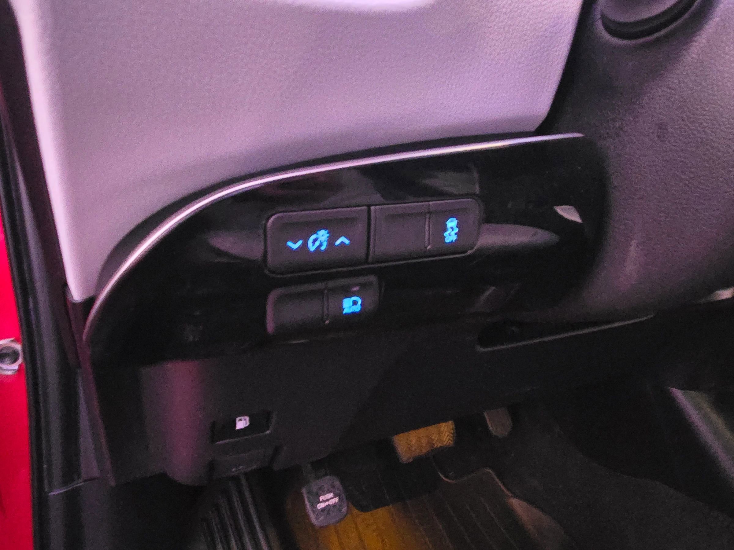 Used 2017 Toyota Prius Three image 39