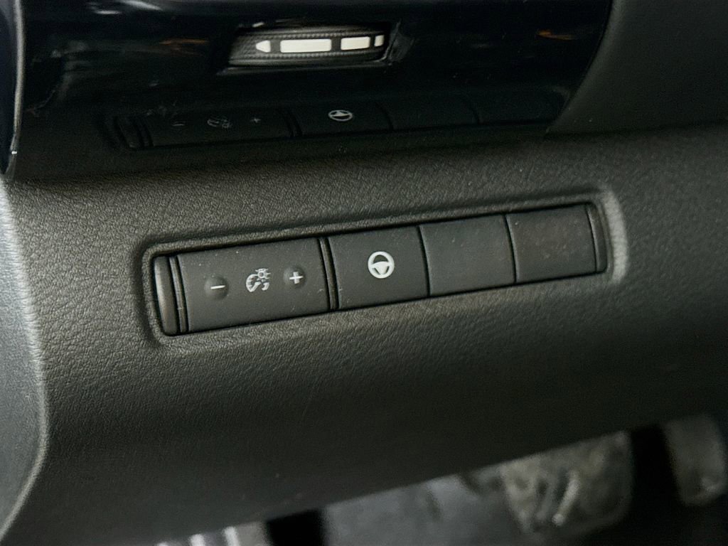 Certified 2024 Nissan Pathfinder SV w/ Black Appearance Package image 18