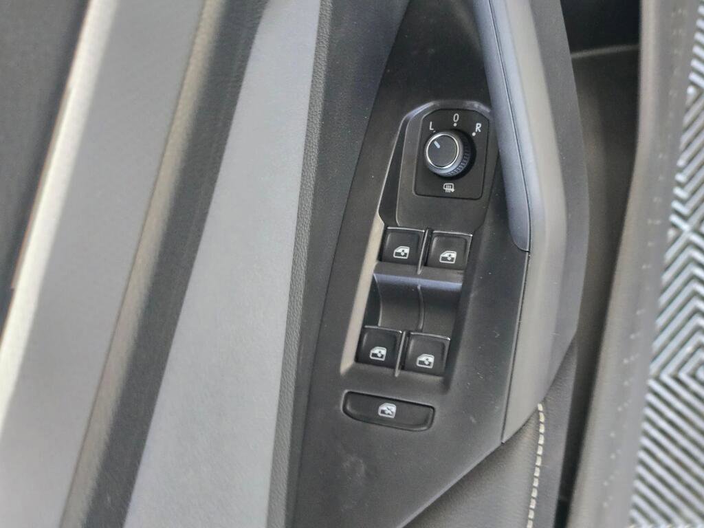 New 2026 Volkswagen Jetta SE FWD image 21
