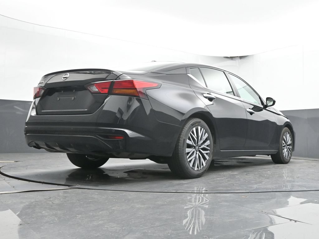 Used 2025 Nissan Altima 2.5 SV FWD image 42