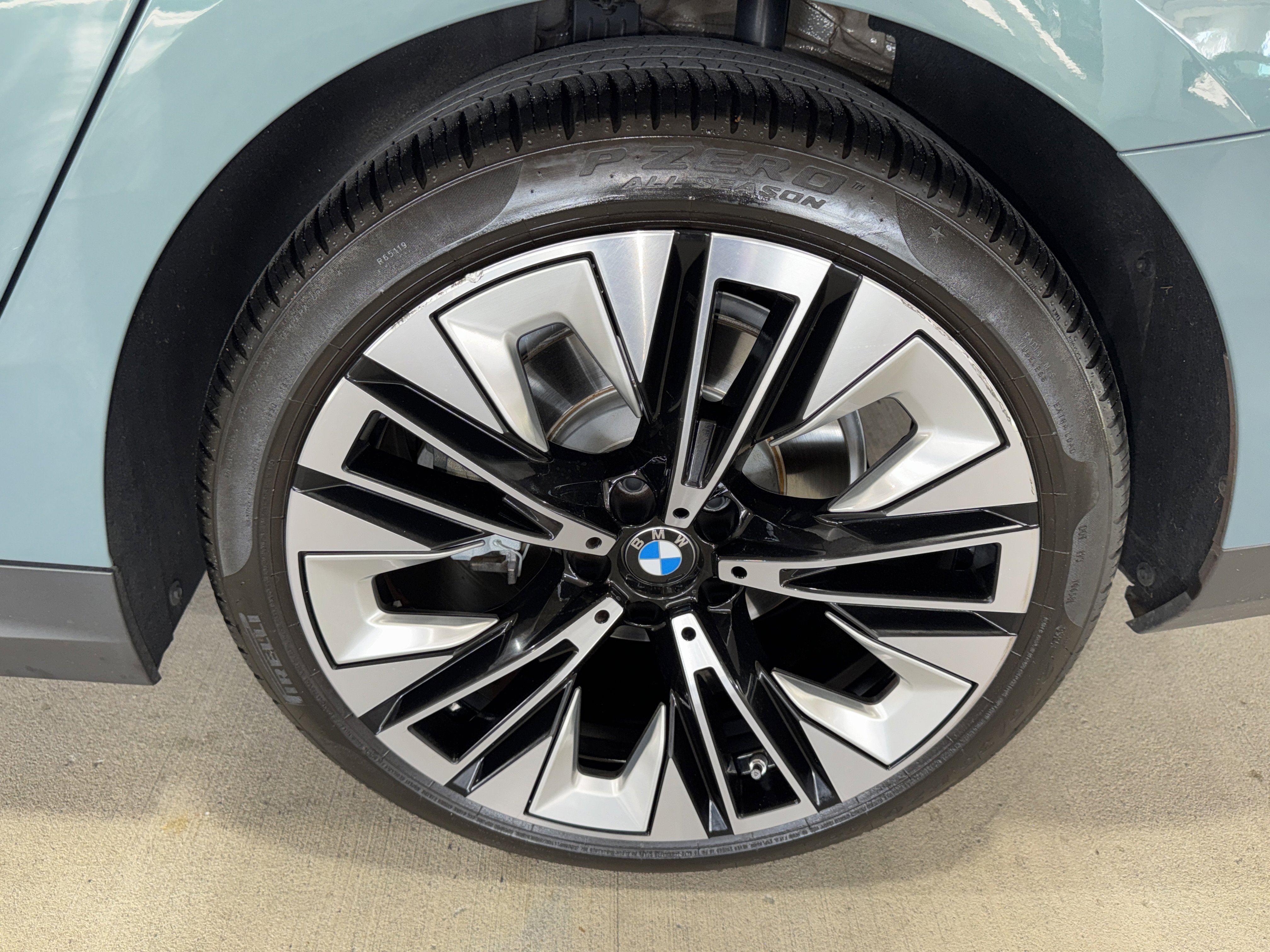 Certified 2025 BMW 530i image 36