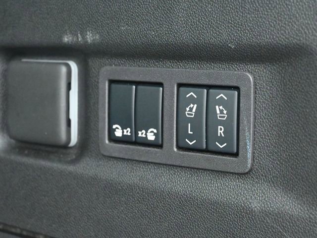 Used 2025 GMC Yukon XL AT4 Ultimate w/ LPO, Floor Liner Package image 27