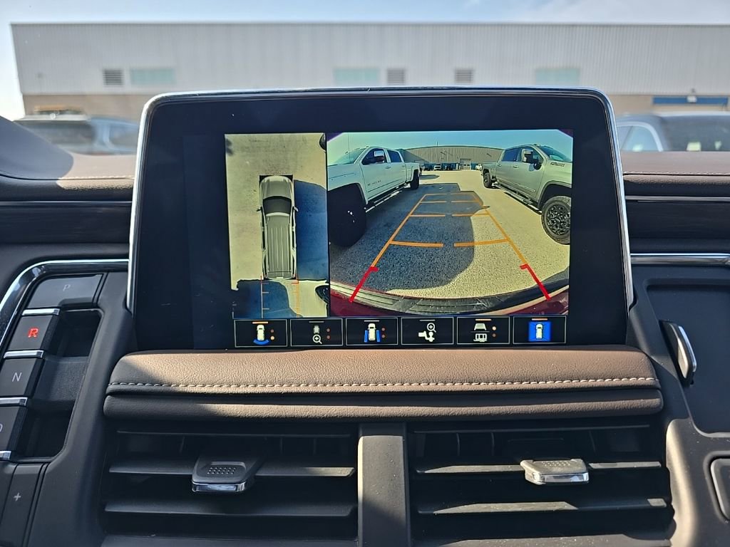 Used 2024 Chevrolet Suburban LT w/ Luxury Package AWD/4WD image 31