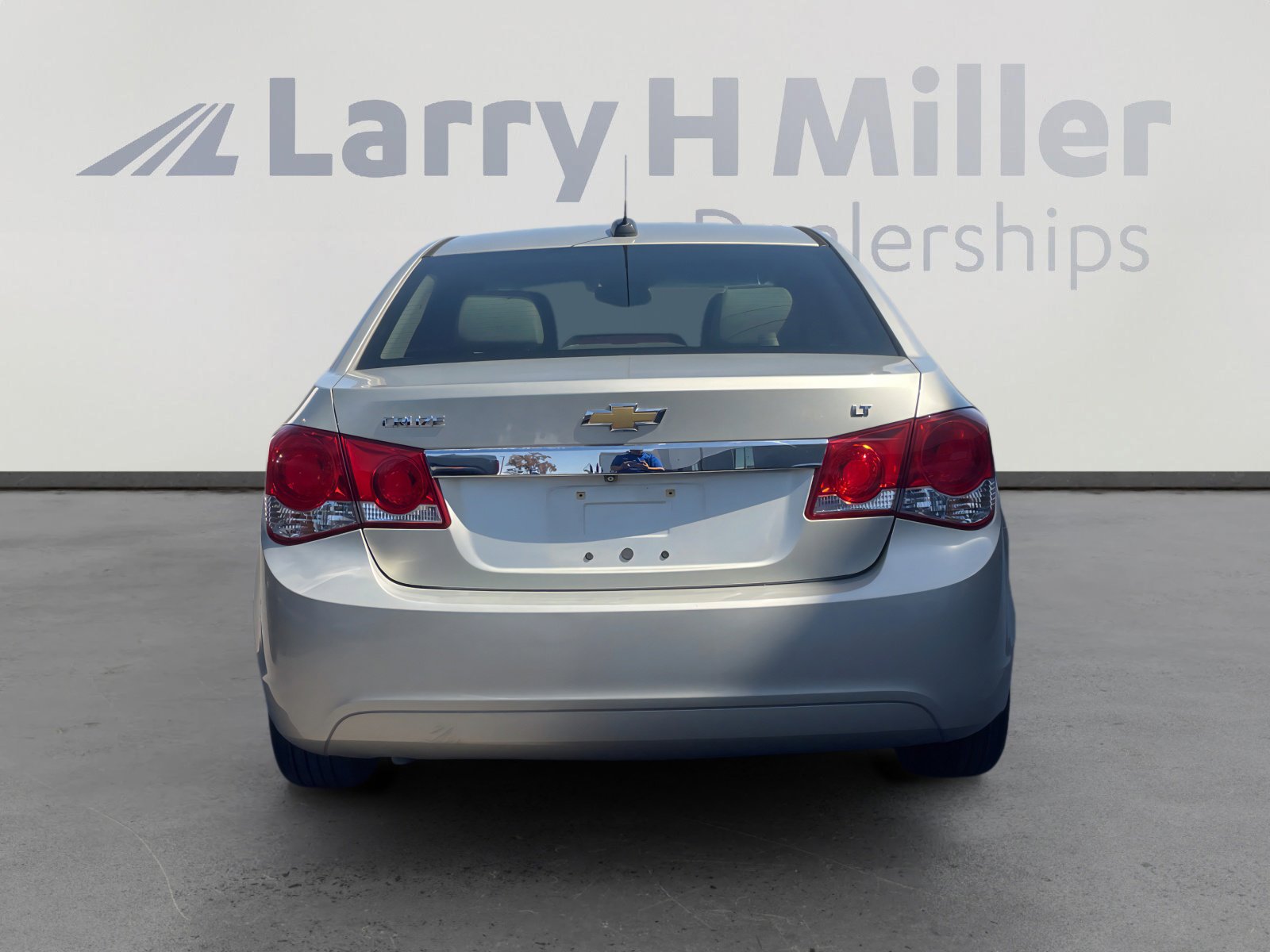 Used 2015 Chevrolet Cruze LT w/ Technology Package FWD image 4