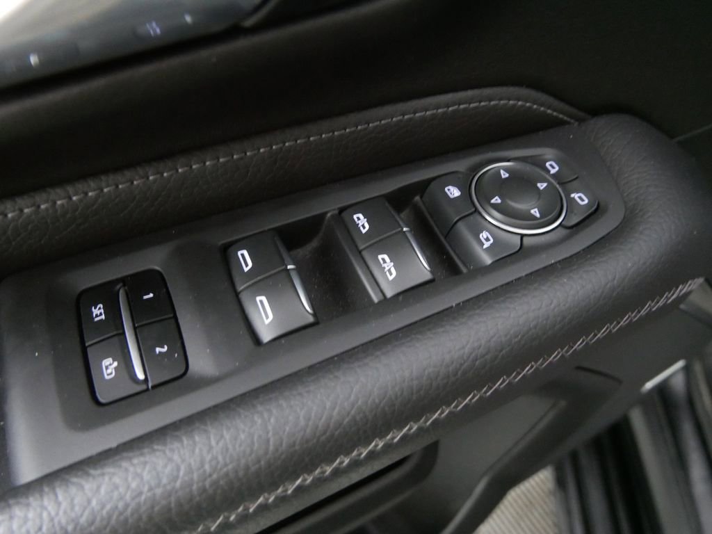 Used 2024 GMC Yukon XL Denali AWD/4WD image 16
