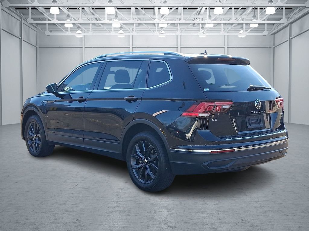 Certified 2022 Volkswagen Tiguan SE w/ Panoramic Sunroof Package AWD/4WD image 4