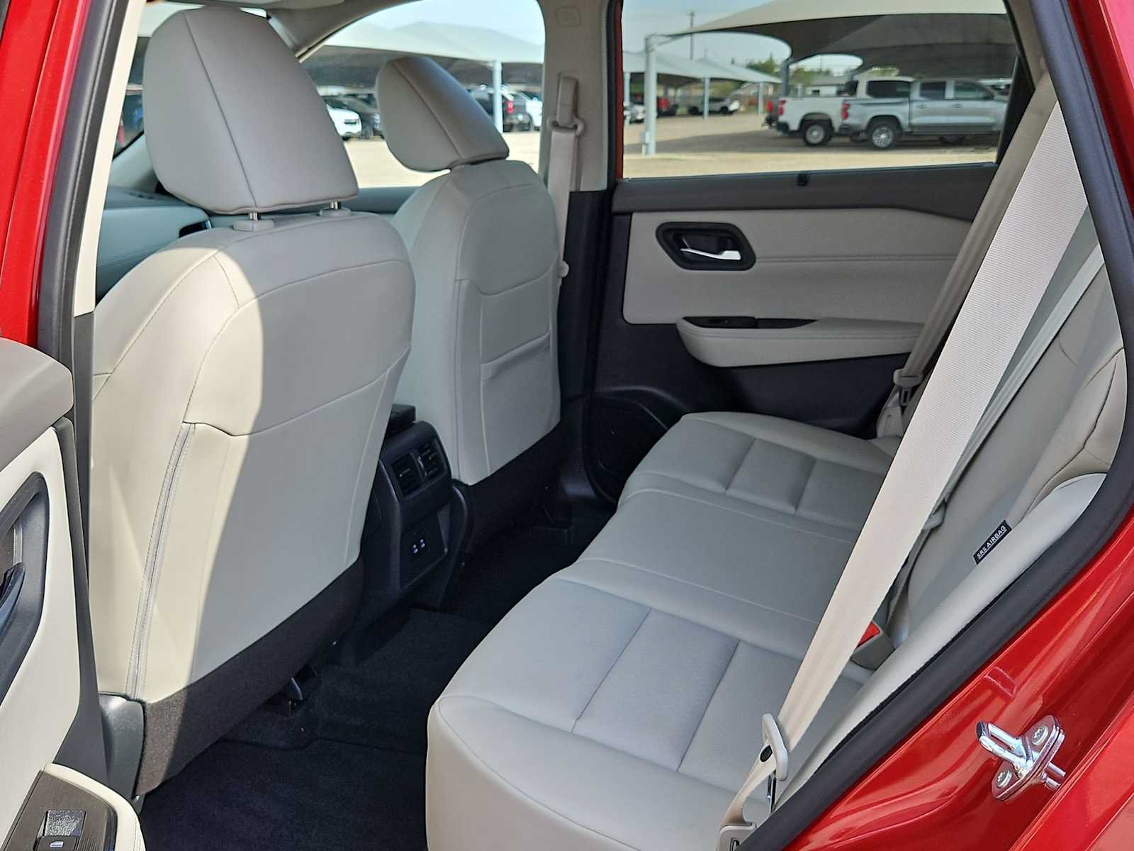 Used 2026 Nissan Rogue SV w/ SV Premium Package FWD image 15