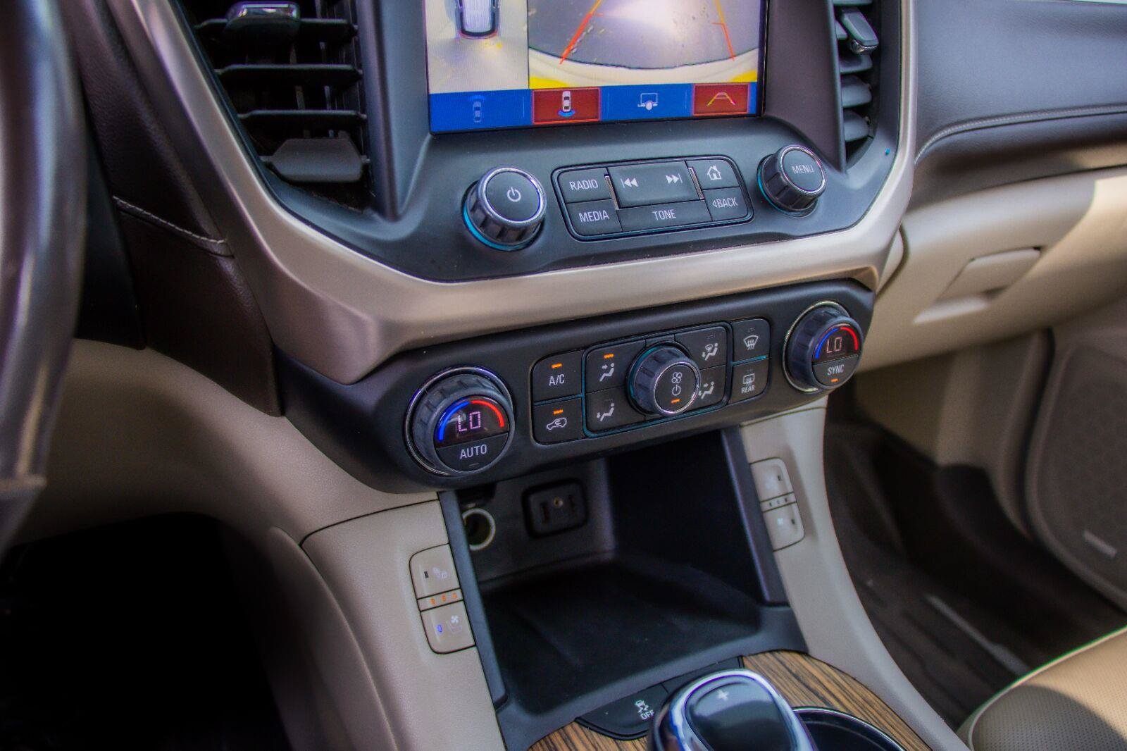 Used 2019 GMC Acadia Denali w/ Technology Package FWD image 22