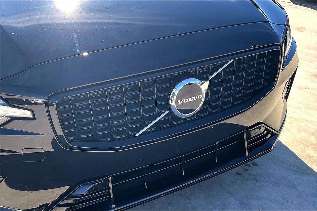 Certified 2024 Volvo S60 B5 Core image 37