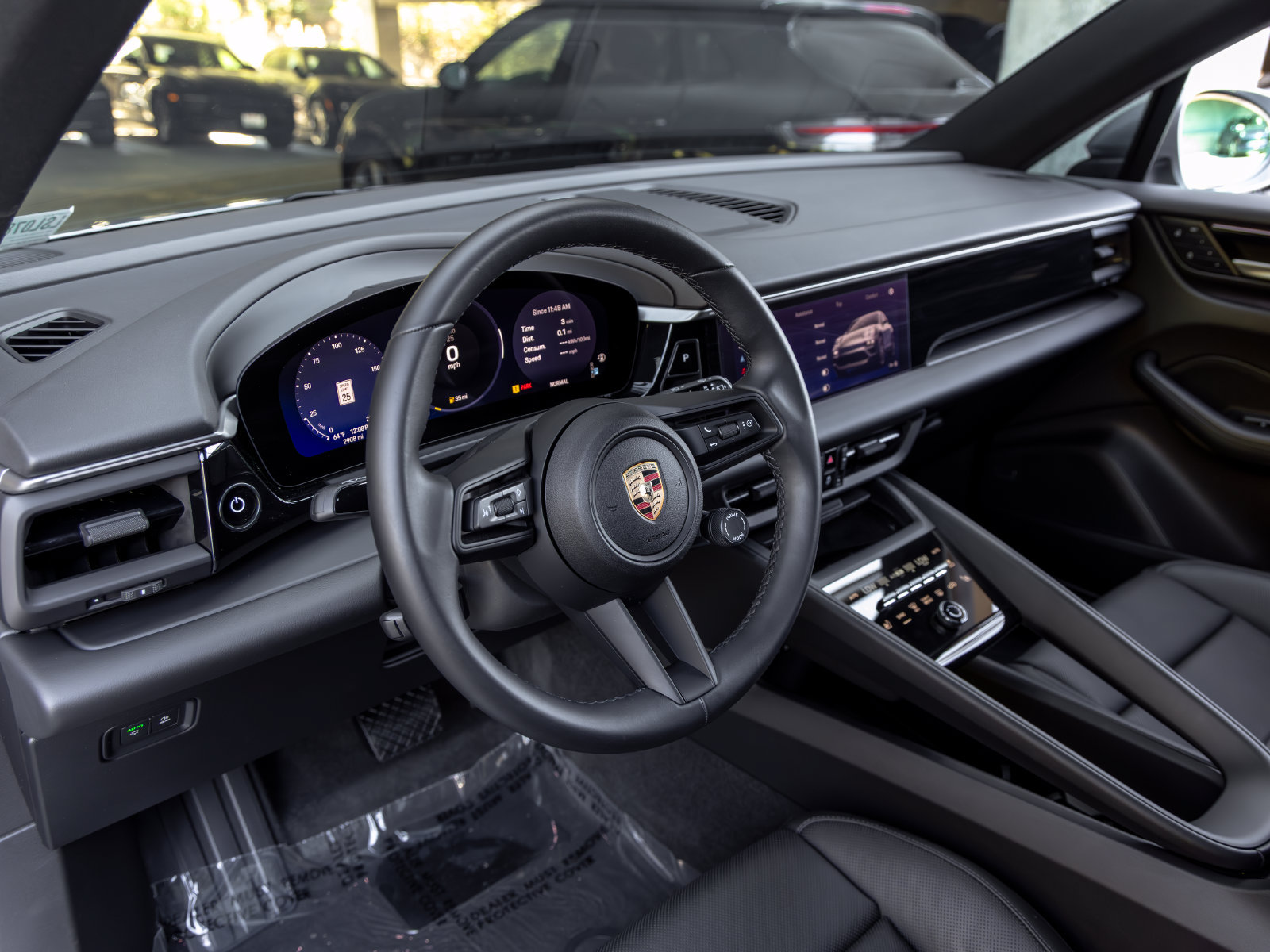 Certified 2025 Porsche Macan Electric RWD image 4