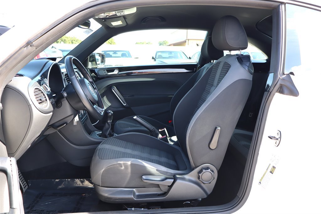 Used 2012 Volkswagen Beetle 2.0T FWD image 14