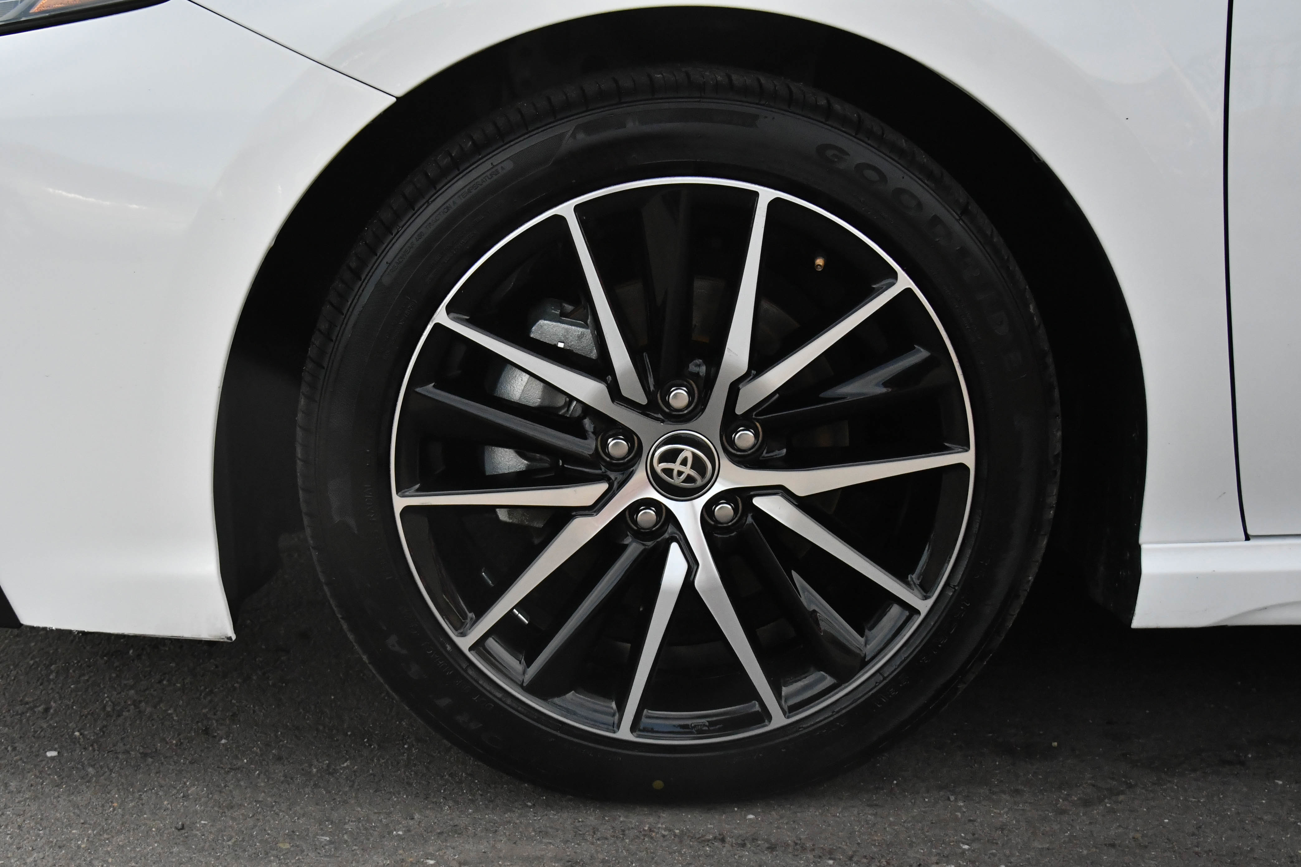 Used 2024 Toyota Camry SE image 12