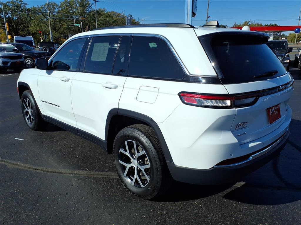 Used 2023 Jeep Grand Cherokee Limited image 6