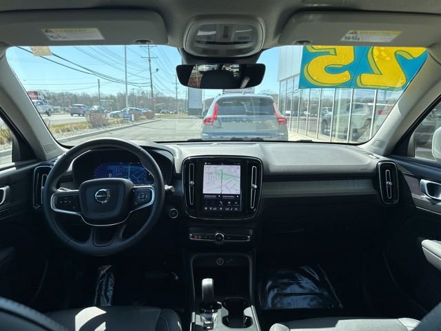 Certified 2025 Volvo XC40 B5 Core image 17