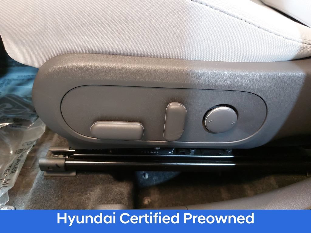 Certified 2025 Hyundai Kona SEL FWD image 30