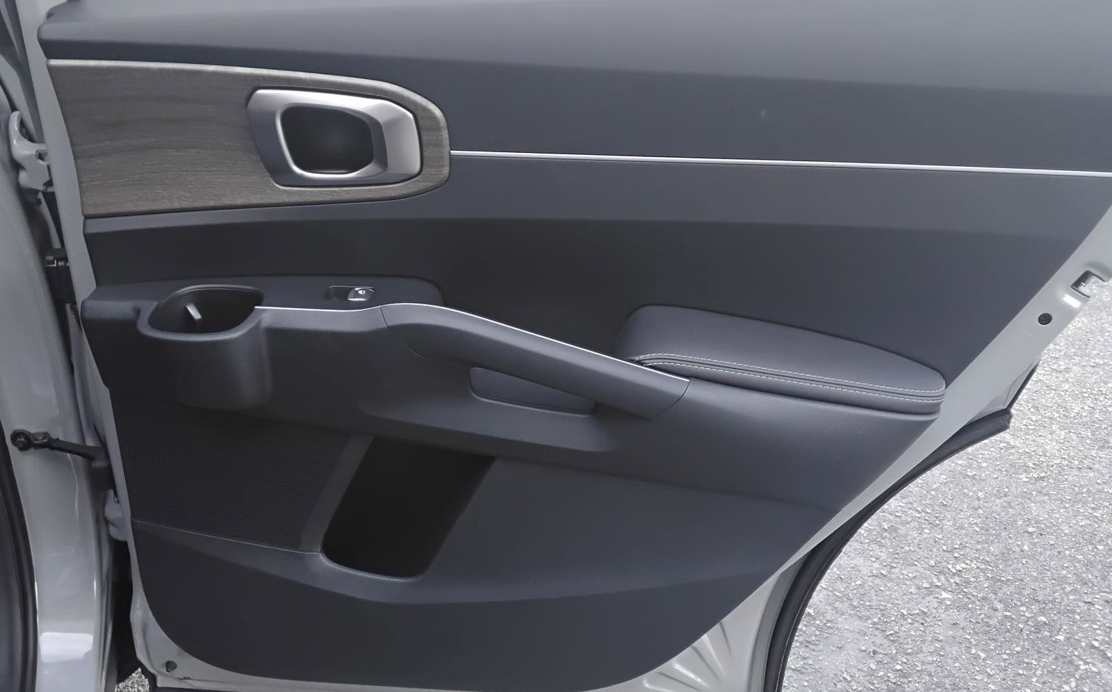 Used 2022 Kia Sorento EX w/ Panoramic Sunroof Package image 24