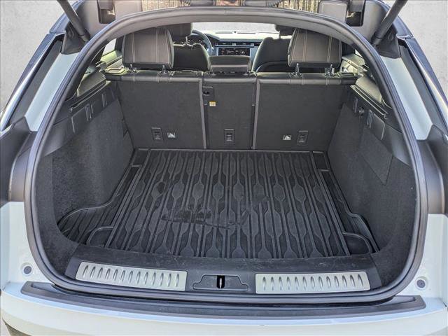 Used 2019 Land Rover Range Rover Velar R-Dynamic SE image 6