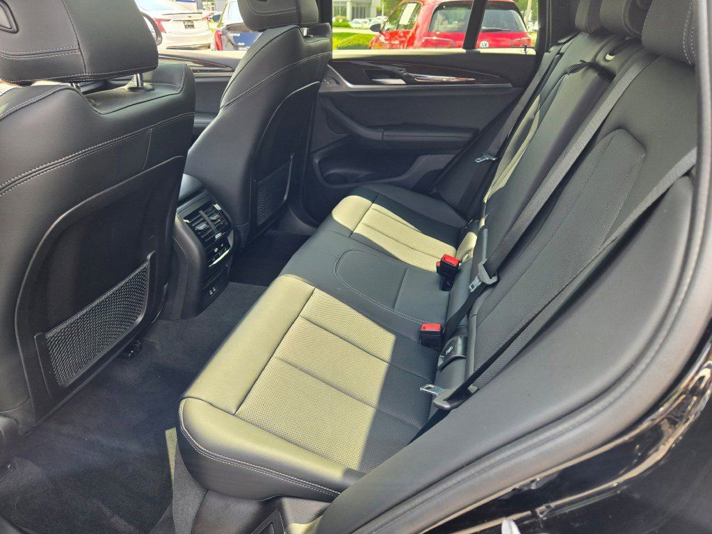Used 2022 BMW X4 xDrive30i AWD/4WD image 16