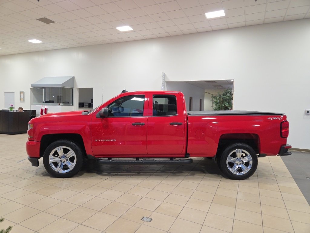 Used 2017 Chevrolet Silverado 1500 Custom w/ Custom Convenience Package image 2