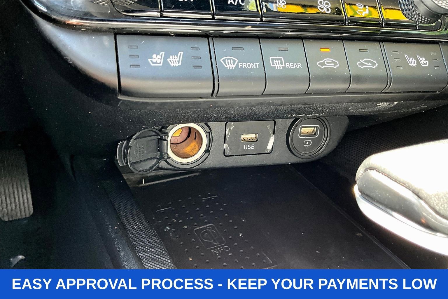 Used 2023 Hyundai Elantra Limited w/ Preferred Accessory Package FWD image 16