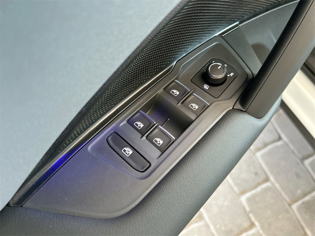 New 2026 Volkswagen Tiguan SE R-Line image 12
