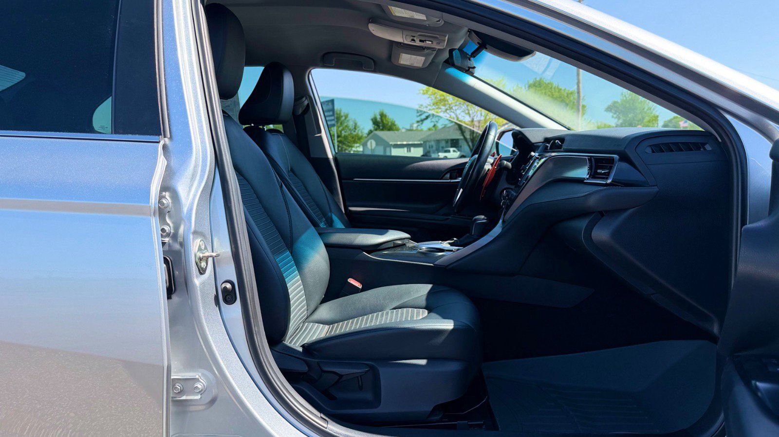 Used 2020 Toyota Camry SE image 23