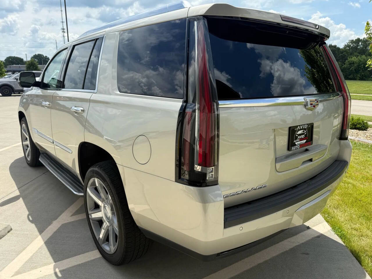 Used 2015 Cadillac Escalade Luxury AWD/4WD image 5